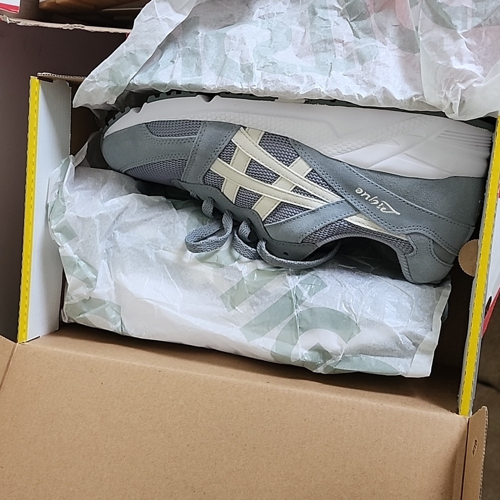 ASICS TIGER GEL-LIQUE MENS SZ 9.5